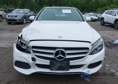 2016 Mercedes-Benz C 300 4Matic/Luxury 4Matic/Sport 4Matic z USA, uszkodzony, nr VIN 55SWF4KB4GU108596